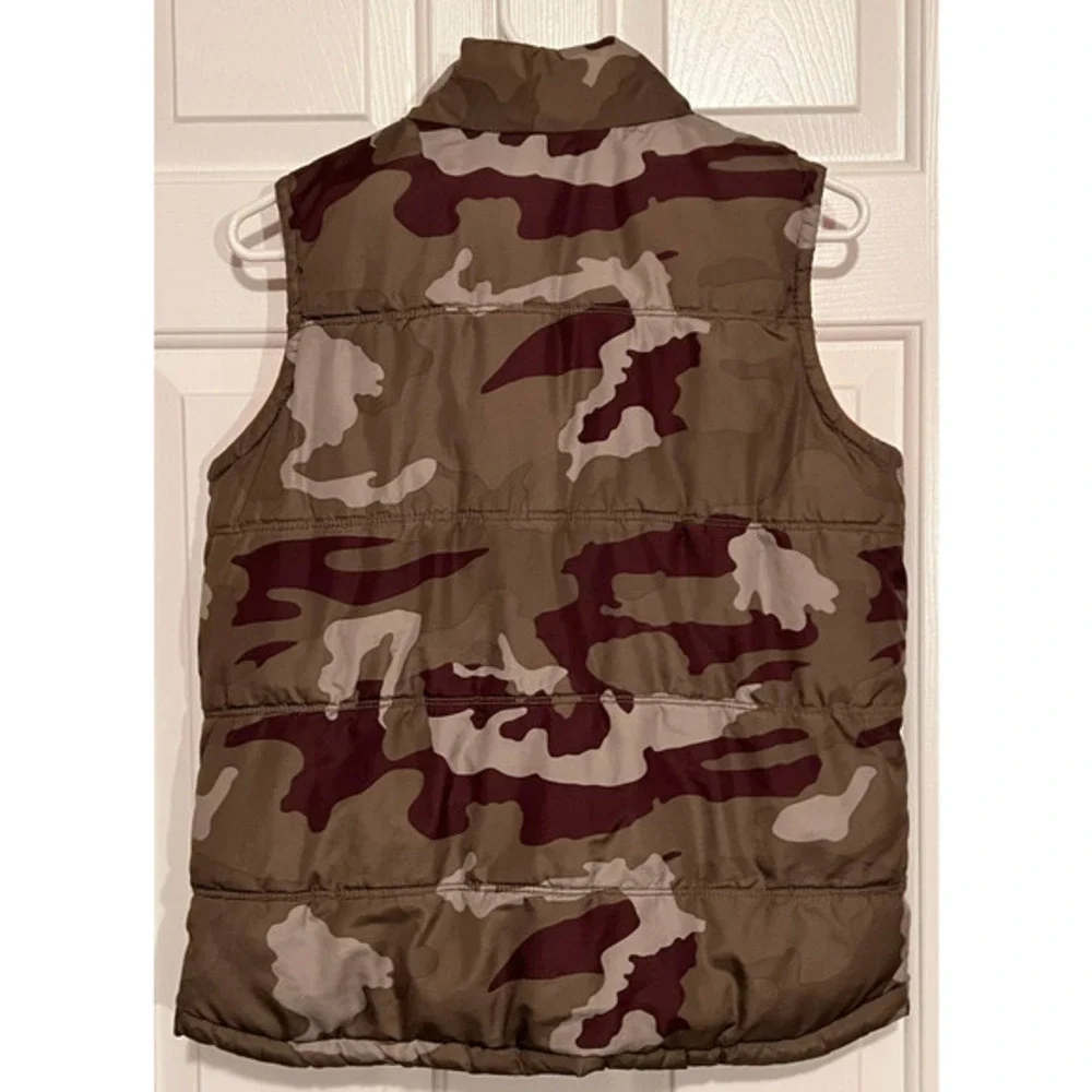 Old Navy Camo Puffer Vest Well Insulated Size M - 8‎